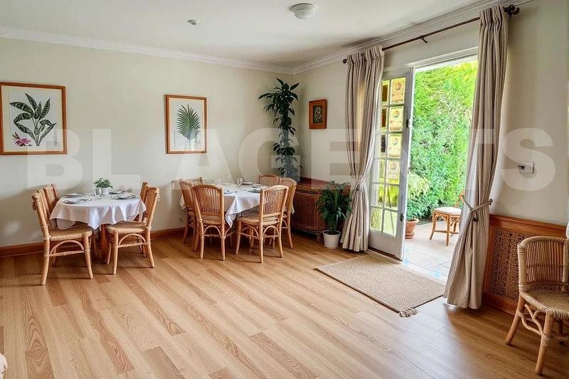 Local commercial - 117 m² - 7 pièces