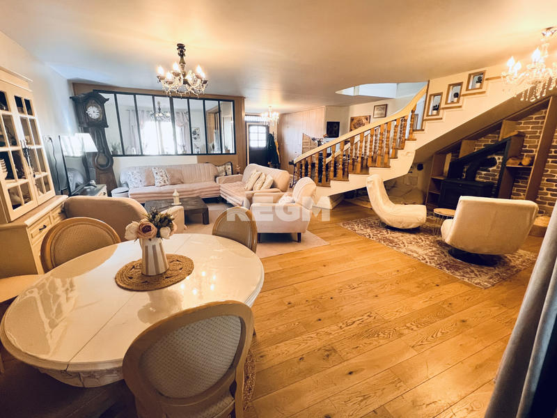 Maison - 223 m² - 7 pièces