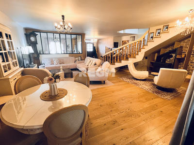Maison - 223 m² - 7 pièces
