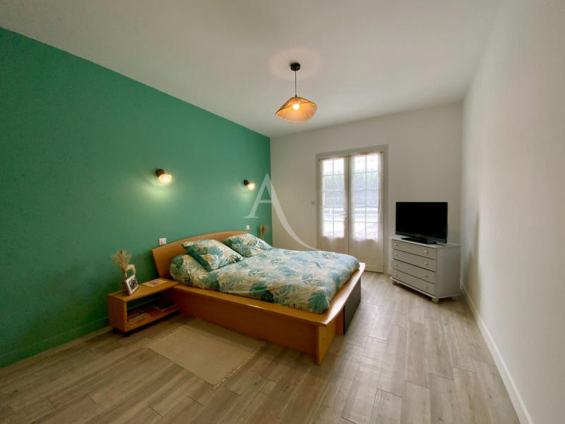 Maison - 274 m² - 9 pièces