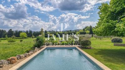 Maison - 275 m² - 6 pièces