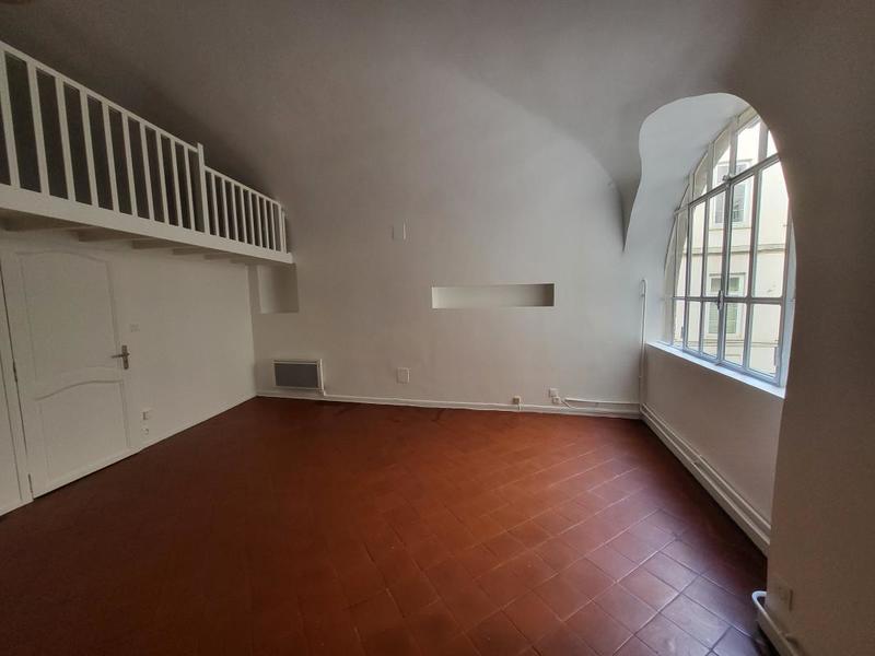 Studio - 30 m² - 1 pièce