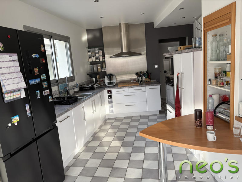 Villa - 216 m² - 9 pièces