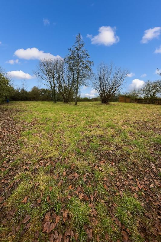 Terrain constructible - 1 421 m²