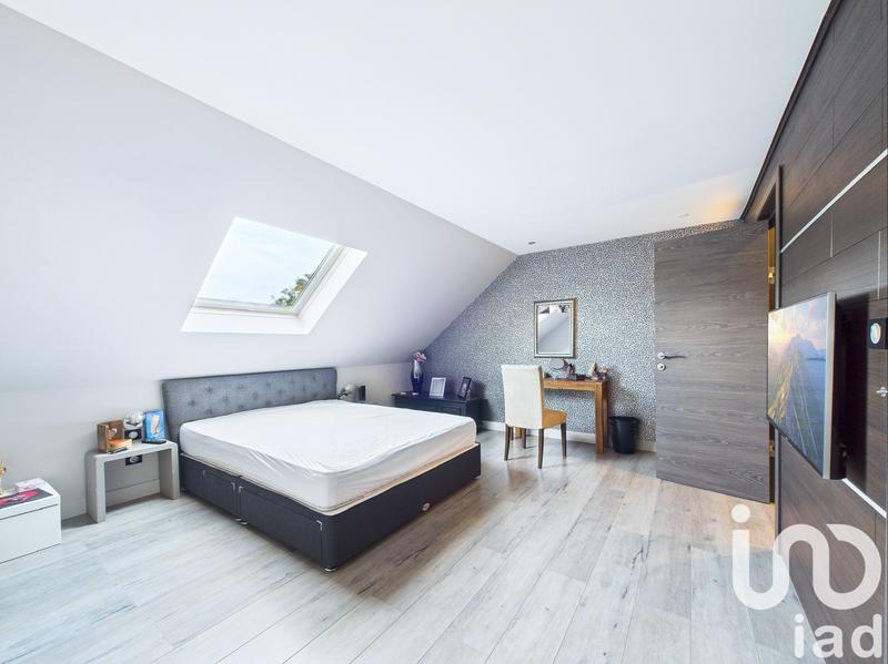 Maison - 213 m² - 6 pièces