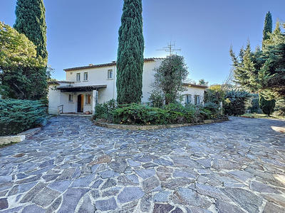 Maison - 236 m² - 7 pièces