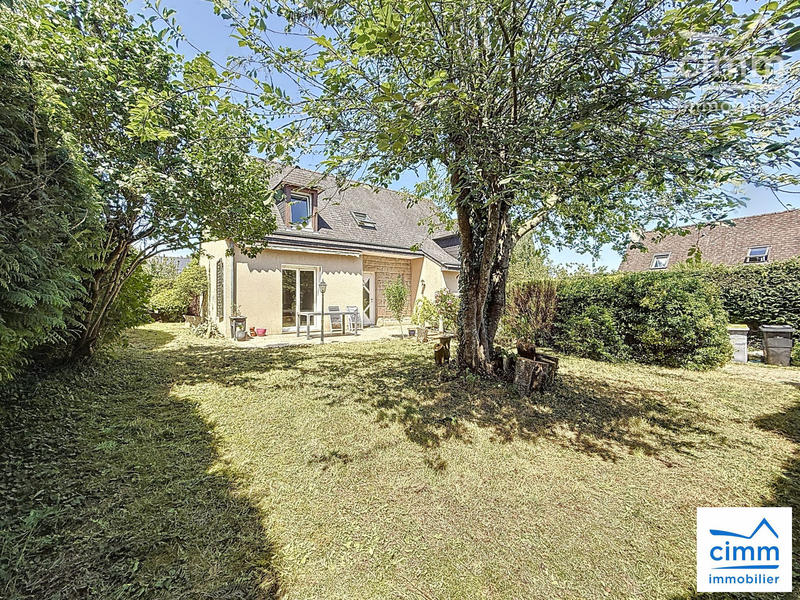Maison traditionnelle - 112 m² - 6 pièces