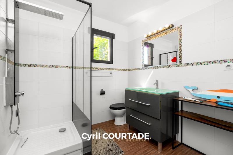 Maison - 222 m² - 7 pièces