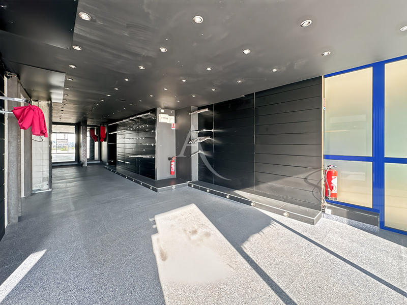 Local commercial - 93 m²