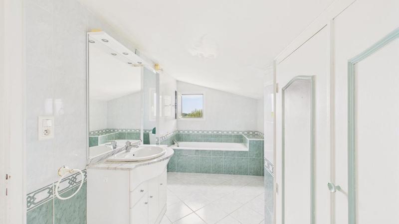 Maison traditionnelle - 134 m² - 4 pièces