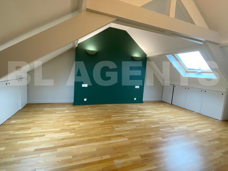 Maison de ville - 262 m² - 9 pièces