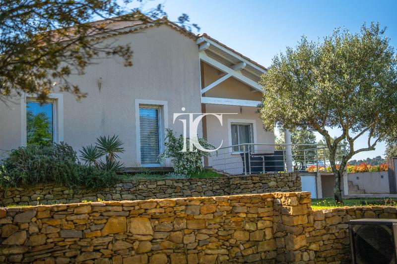 Maison - 260 m² - 6 pièces