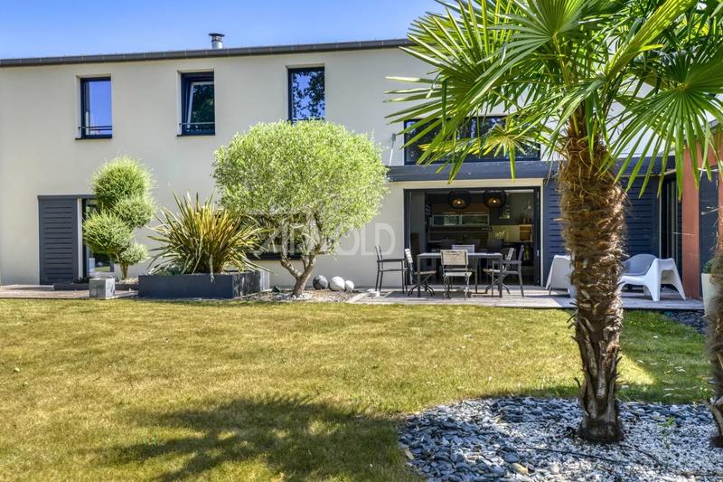 Maison - 186 m² - 7 pièces