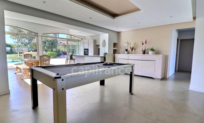 Villa - 222 m² - 7 pièces