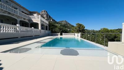 Maison - 252 m² - 7 pièces