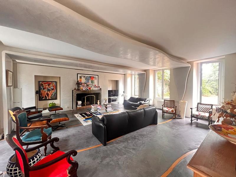 Maison - 270 m² - 6 pièces