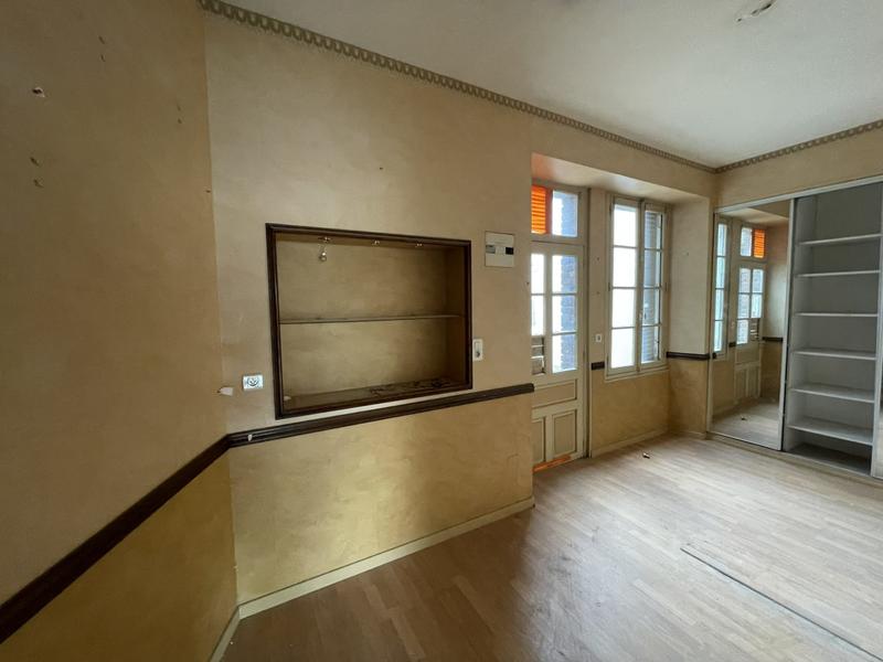 Maison - 250 m² - 12 pièces