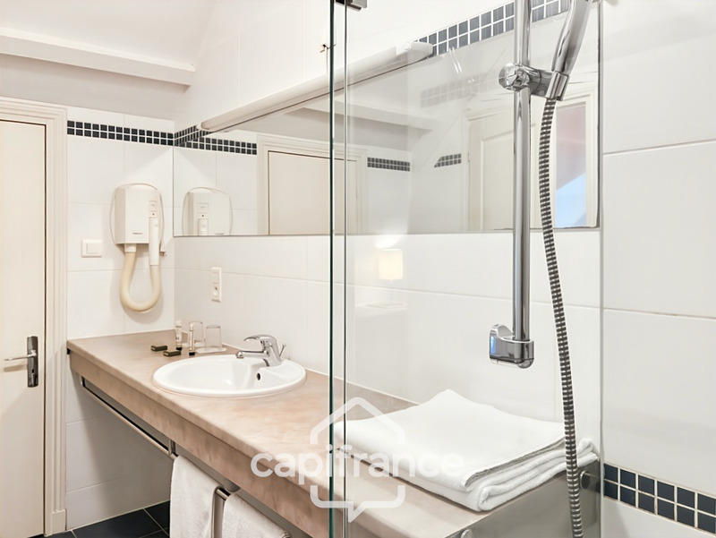 Propriété - 468 m² - 10 pièces