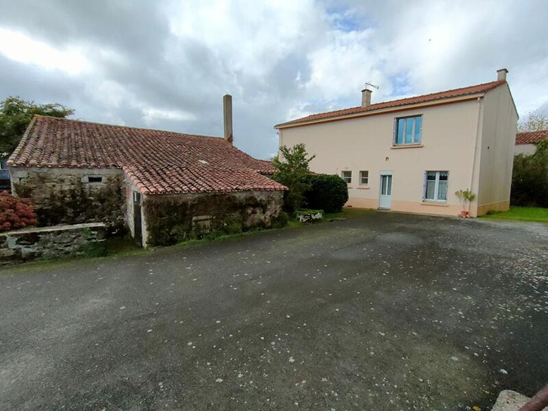 Maison - 266 m² - 13 pièces