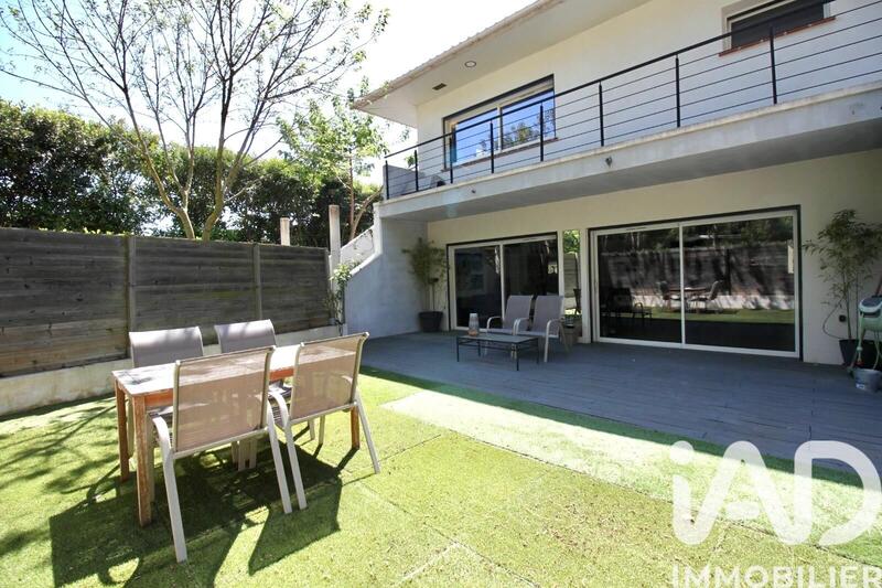 Maison - 235 m² - 7 pièces