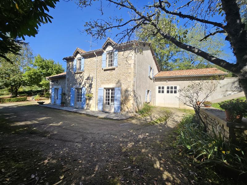 Maison en pierre - 250 m² - 9 pièces
