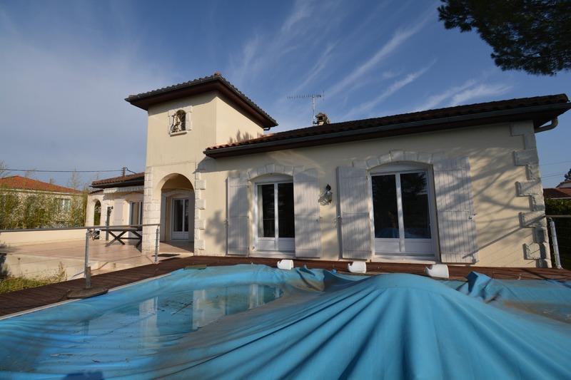 Maison - 229 m² - 8 pièces