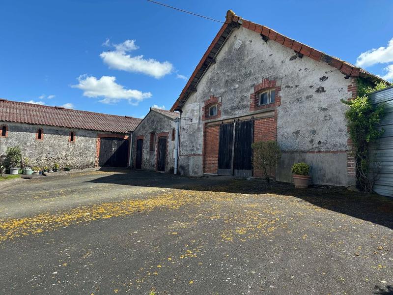 Maison - 218 m² - 10 pièces