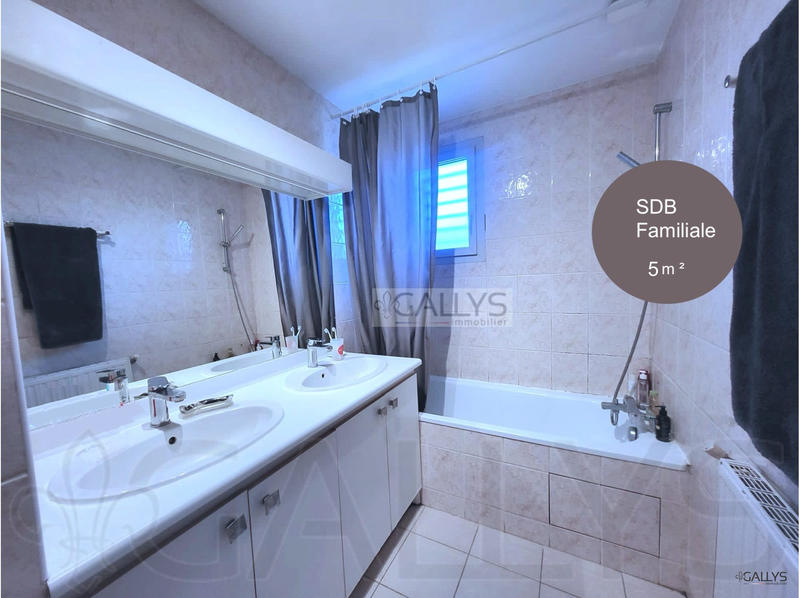 Maison - 88 m² - 4 pièces