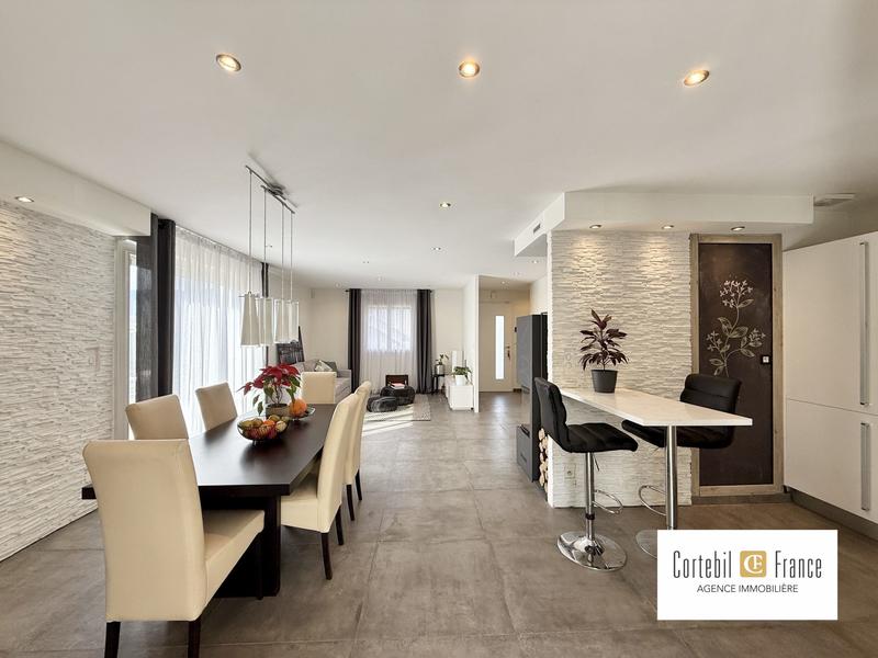 Villa - 277 m² - 9 pièces