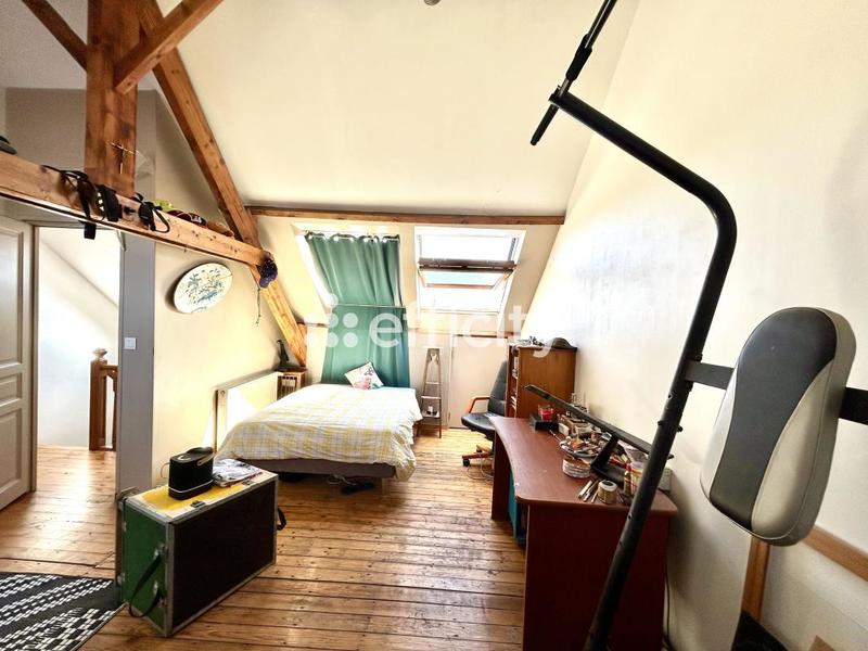 Maison - 207 m² - 7 pièces