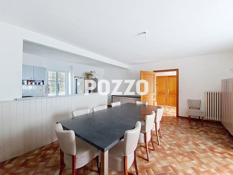 Maison - 216 m² - 7 pièces