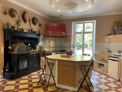 Maison - 420 m² - 13 pièces