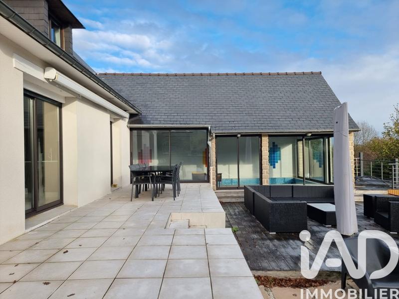 Maison - 249 m² - 9 pièces