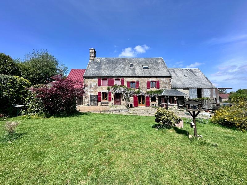 Maison en pierre - 244 m² - 7 pièces