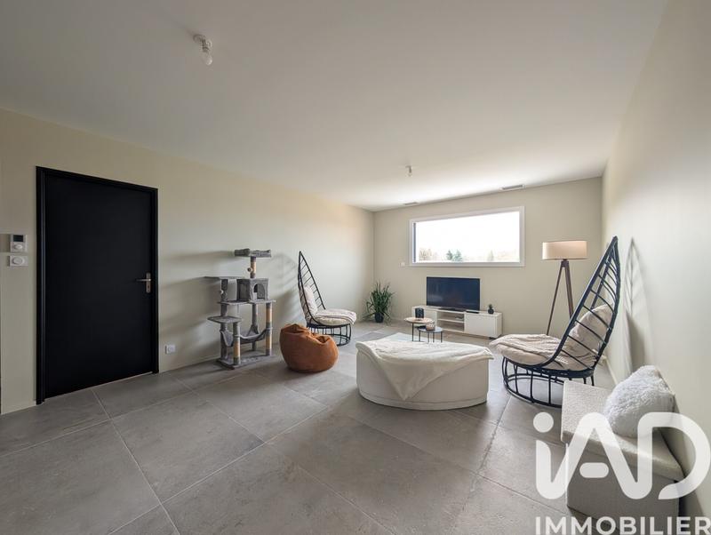 Maison - 237 m² - 8 pièces