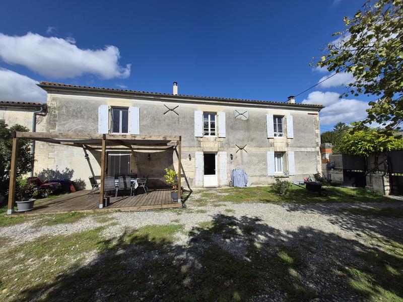 Maison ancienne - 224 m² - 7 pièces