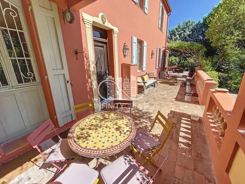 Appartement - 277 m² - 16 pièces