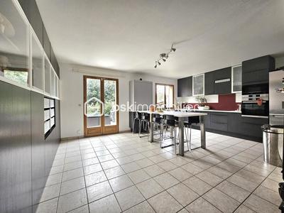 Maison - 130 m² - 9 pièces