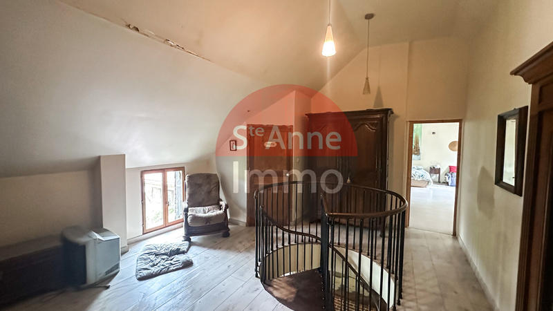 Maison - 240 m² - 4 pièces