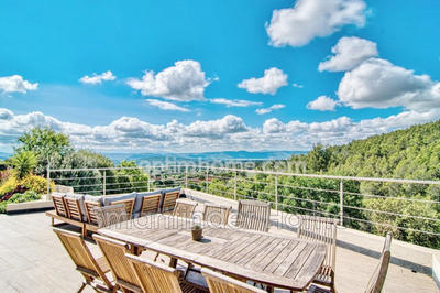 Maison - 194 m² - 6 pièces