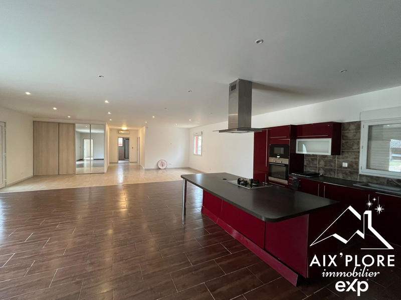 Maison - 180 m² - 6 pièces