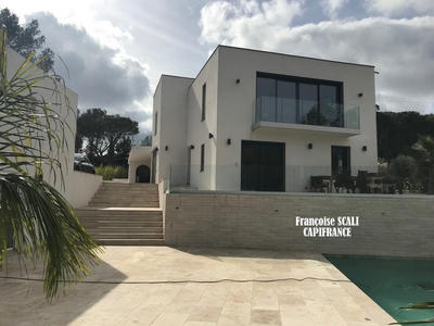 Maison - 238 m² - 7 pièces