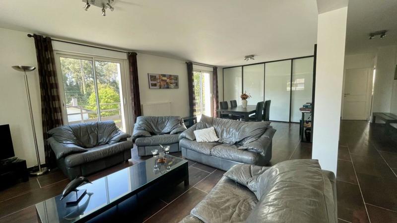 Maison - 208 m² - 7 pièces