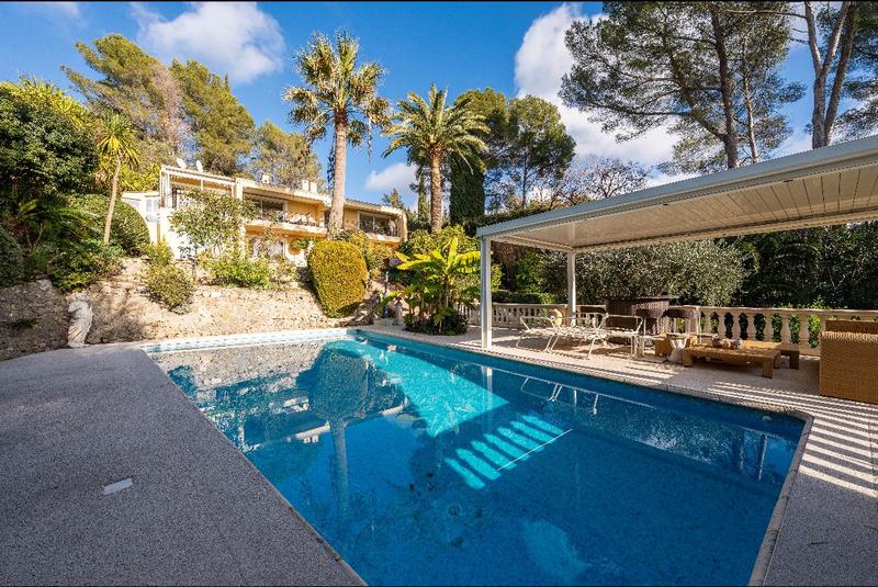 Villa - 270 m² - 6 pièces