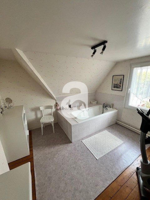 Maison - 110 m² - 8 pièces