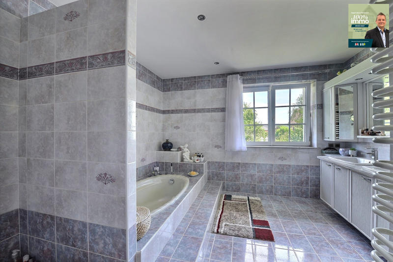 Maison - 232 m² - 7 pièces