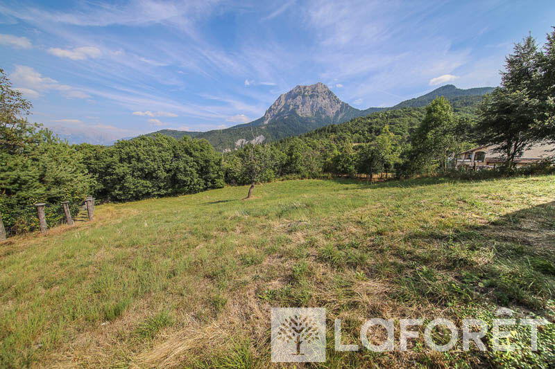 Terrain - 2 500 m²