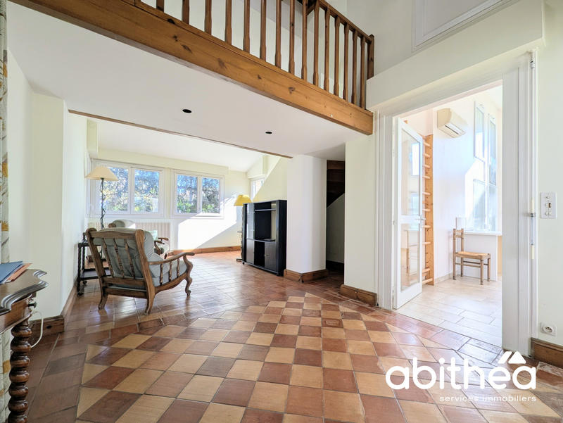 Maison - 180 m² - 8 pièces