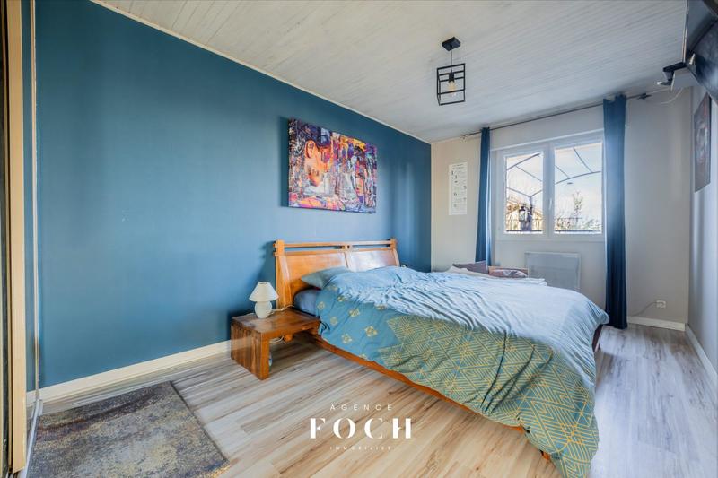 Maison traditionnelle - 220 m² - 8 pièces