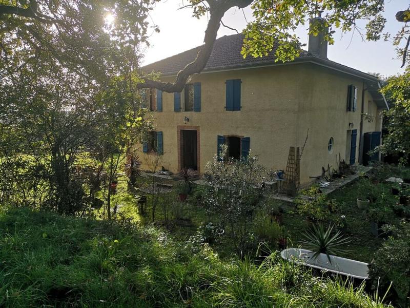 Propriété - 235 m² - 6 pièces